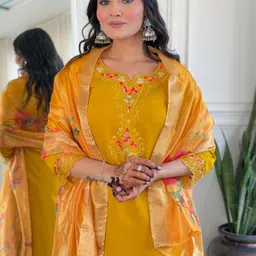 THE52 Women Floral Embroidered Regular Pure Silk Kurta with Trousers & With Dupatta image 5