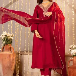 DIVASTRI Women Ethnic Motifs Embroidered Regular Thread Work Kurta with Trousers & Dupatta image 3