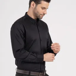 Red Tape Black Solid Relaxed Fit Shirt image 4