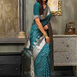 HERE&NOW Woven Design Zari Silk Blend Handloom Banarasi Saree image 3