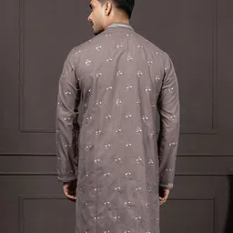 EKYAA Men Floral Embroidered Thread Work Kurta image 5