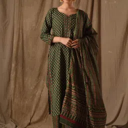 BAESD Women Floral Printed V-Neck Kurta with Palazzos & With Dupatta image 5
