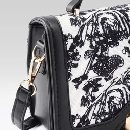 DressBerry Printed Structured Satchel image 4
