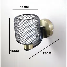 Mufasa Gold-Toned Aluminium Wall Lamp image 4