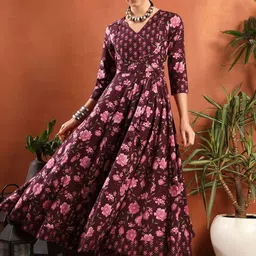KIRNYA Women Floral Printed Angrakha Pure Cotton Kurta with Trousers image 5