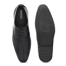 INVICTUS Men Textured Formal Derbys image 5