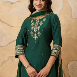 House of Pataudi Women Floral Yoke Design Kurta with Sharara & Dupatta image 2