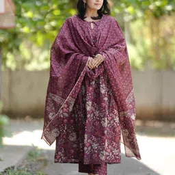 PARTHVI Floral Printed Key-Hole Neck Pure Cotton Anarkali Kurta With Trousers And Dupatta image 4