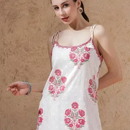 SINSINI Women Floral Printed Regular Pure Cotton Kurta with Trousers image 3