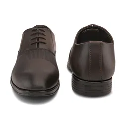 INVICTUS Men Textured Lightweight Oxford Formal Shoes image 2