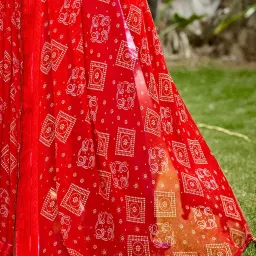 Saree Mall Red Printed Sarees With Unstitched Blouse image 5