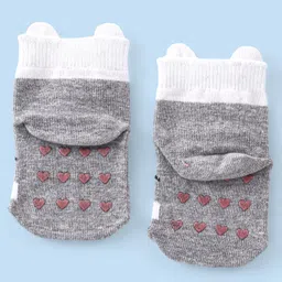 cute walk by babyhug Cutewalk By Babyhug Anti Bacterial Anti Skid Ankle Length Socks Kitty Print - Grey & White image 2