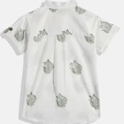 Vastrarth Cotton Half Sleeves Paisley Printed Kurta Style Shirt - White image 3