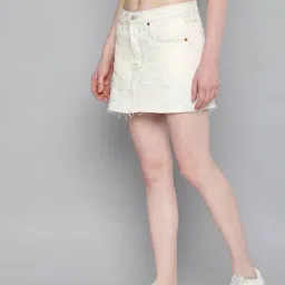 Levi's Women's Mid Rise Light Blue Regular Fit Denim Skirt image 3