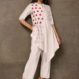 Dora Dori Embroidered Round Neck Tunic & Trousers Co-Ords-picture-26