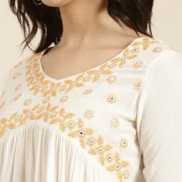 showoffff SHOWOFF Off White Embroidered Kurta With Dupatta image 5