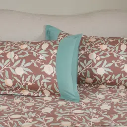 Maspar Red Cotton Printed 200 TC Double Flat Bedsheet with 2 Pillow Covers image 3