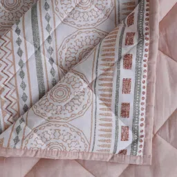 Maspar Allegra Peach Cotton Geometric 144 TC Double Bedsheet & Quilt with 2 Pillow Covers image 5