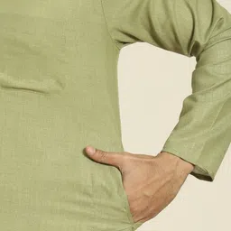 SOJANYA Men Green Solid Kurta image 4