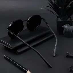 Voyage Black Geometric Polarised and UV Protected Lens Unisex Sunglasses image 5