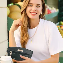 WILDAUK Wrist Loop Purse image 3