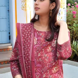 Aaghnya Floral Printed V-Neck Three-Quarter Sleeves Straight Kurta With Trousers & Dupatta image 5