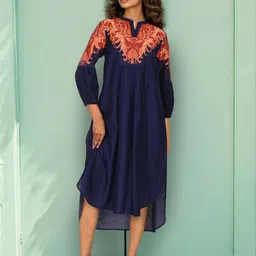Dora Dori Women Ethnic Motifs Printed V-Neck Pleated Detail A-Line Midi Dress-picture-40