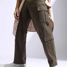 HIGHLANDER Men Straight Fit Cargos Trousers image 3