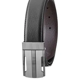 Roadster Men Black & Brown Textured Reversible Leather Belt image 3