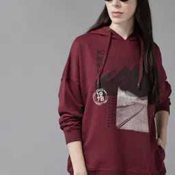 The Roadster Lifestyle Co. Women Maroon Graphic Printed Hooded Sweatshirt-picture-25
