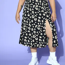 Berrylush Curve Black Printed Split Thigh Plus Size Skirt image 2