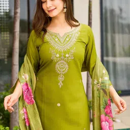 VS MALL Women Floral Embroidered Regular Thread Work Kurta with Trousers & With Dupatta image 5