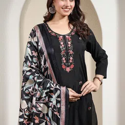 HERE&NOW Women Floral Embroidered Regular Thread Work Kurta with Trousers & With Dupatta image 4
