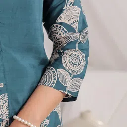 JISORA Printed V-Neck Top & Palazzos Co-Ords Set image 3