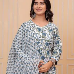 BAESD Floral Printed Pure Cotton Kurta with Trousers & Dupatta image 4