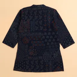 The Magic Wand Cotton Woven Full Sleeves Floral Printed Kurta Pyjama With Jacket Set - Navy Blue image 3