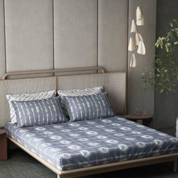 DDecor Grey & White 180 TC Bedsheet with 4 Pillow Covers-picture-24