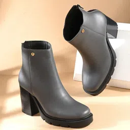 El Paso Women Block Heeled Chelsea Boots-image-3