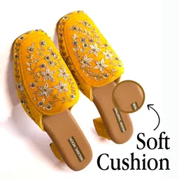 walking moon Women Heels Sandal image 5