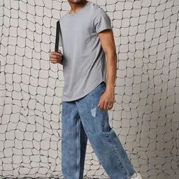 Hubberholme Men Relaxed Fit Mildly Distressed Light Fade Jeans image 3