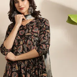 Sangria Women Floral Printed Panelled Sequinned Chanderi Cotton Kurta Set image 3