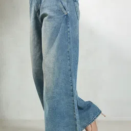 Virgio Women Flared Low-Rise Mildly Distressed Light Fade Jeans image 2