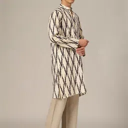 DENNISON Men Floral Printed Floral Kurta image 5