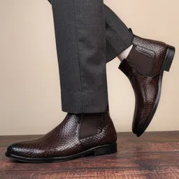 Hydes N Hues Men Textured Round-Toe Chelsea Boots-picture-37