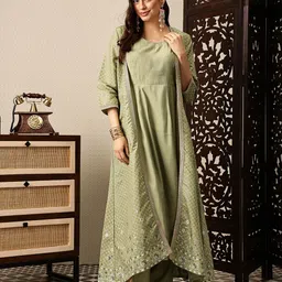 House of Pataudi A-Line Jashn Kurta with Trousers & Printed Longline Shrug image 3