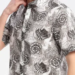 SHOWOFFFF Men Smart Slim Fit Printed Casual Shirt image 2