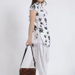 Mytrendzs Floral Printed Pure Cotton Kurti image 5