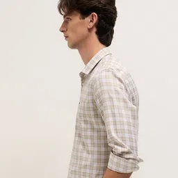 THE BEAR HOUSE Men Tailored Fit Checked Spread Collar Formal Shirt image 2