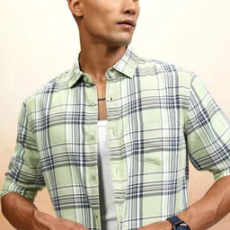 HIGHLANDER Men Cutaway Collar Checked Cotton Casual Shirt-picture-41