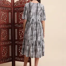 HERE&NOW Women Floral Printed Thread Work Floral Anarkali Kurta image 3